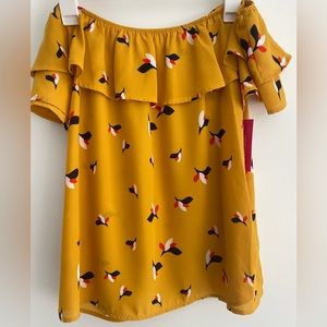 Xhilaration off the shoulder blouse size small, mustard color